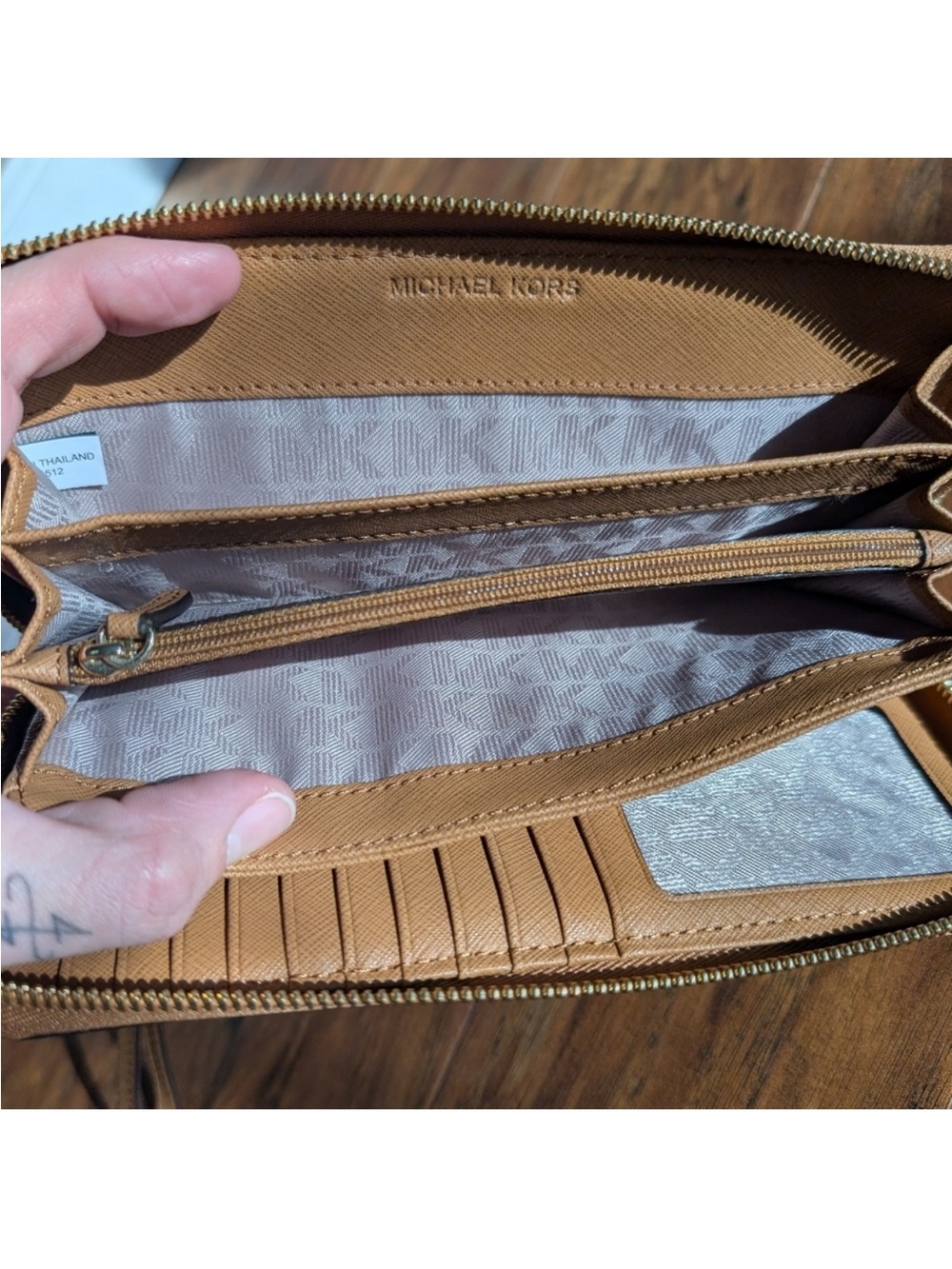 Michael Kors Tan Saffiano Zip Wallet EUC - Picture 3 of 4